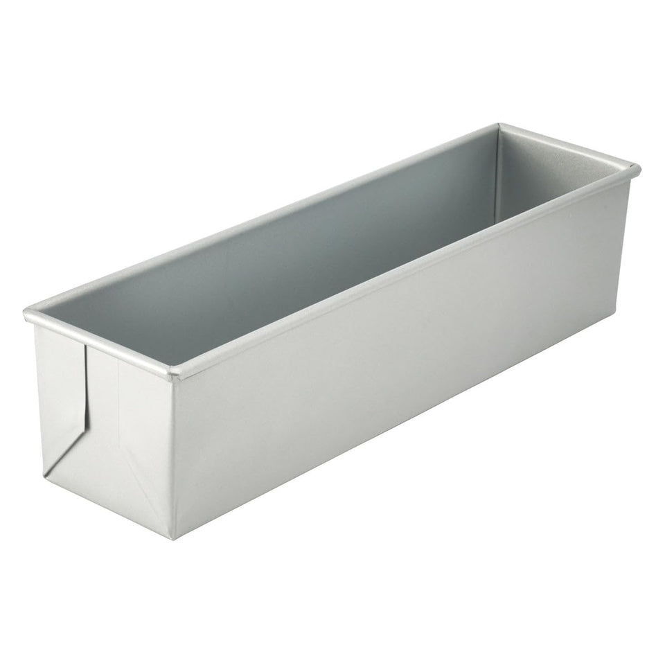 Winco Pullman Pan with glazed finish for easy release and quick cleanup in busy bakeries