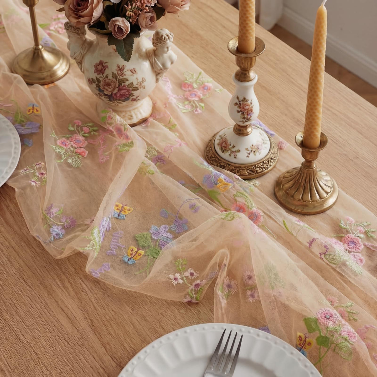 Windkream table decor setup featuring the champagne floral runner on a dining table
