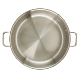 Compact 15-3/4 by 6 inch pan fits busy kitchen layouts.