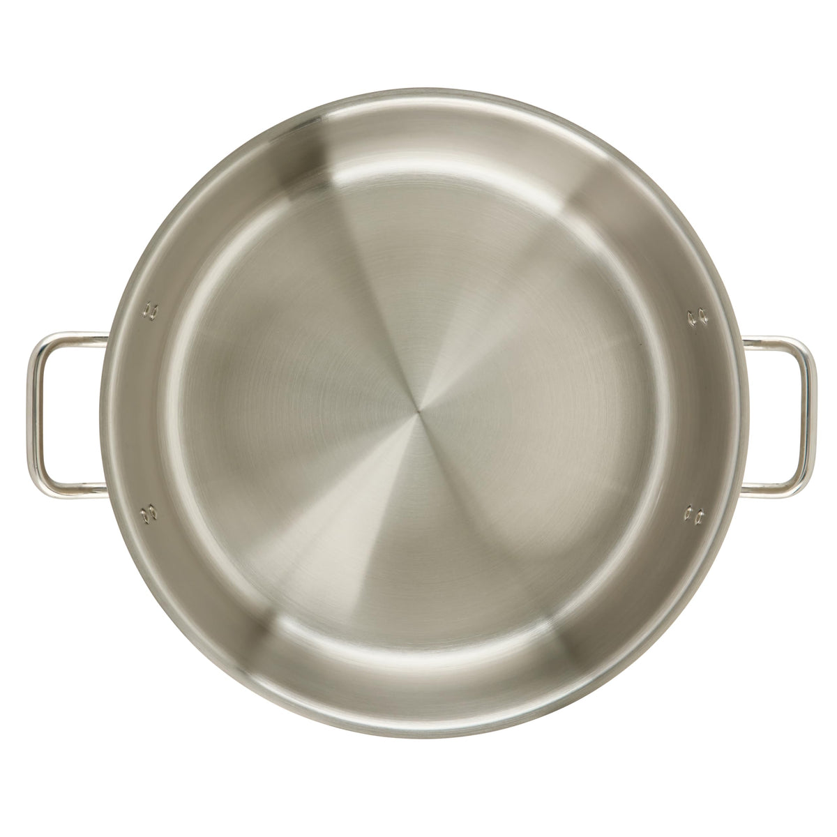 Lid included with Winware brazier helps trap heat during cooking.