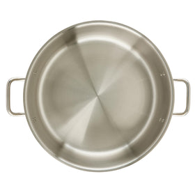 Lid included with Winware brazier helps trap heat during cooking.