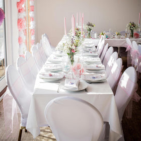 Stain-resistant weave of Winwingo fabric for easy cleanup after meals