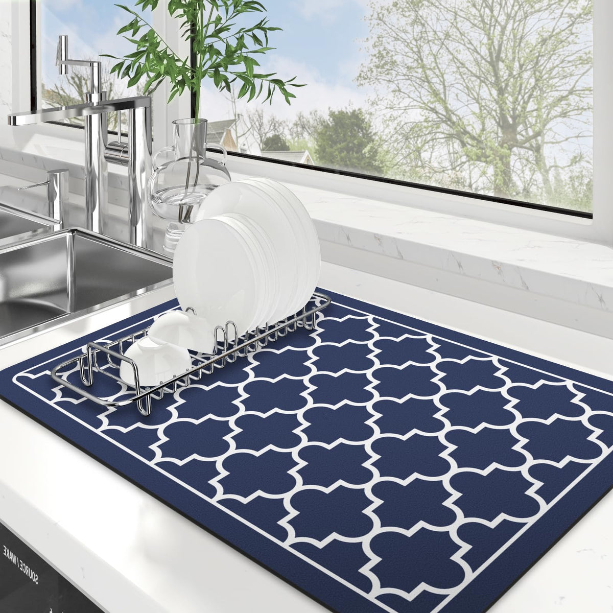 WISELIFE dish drying mat absorbs water quickly to protect countertops.