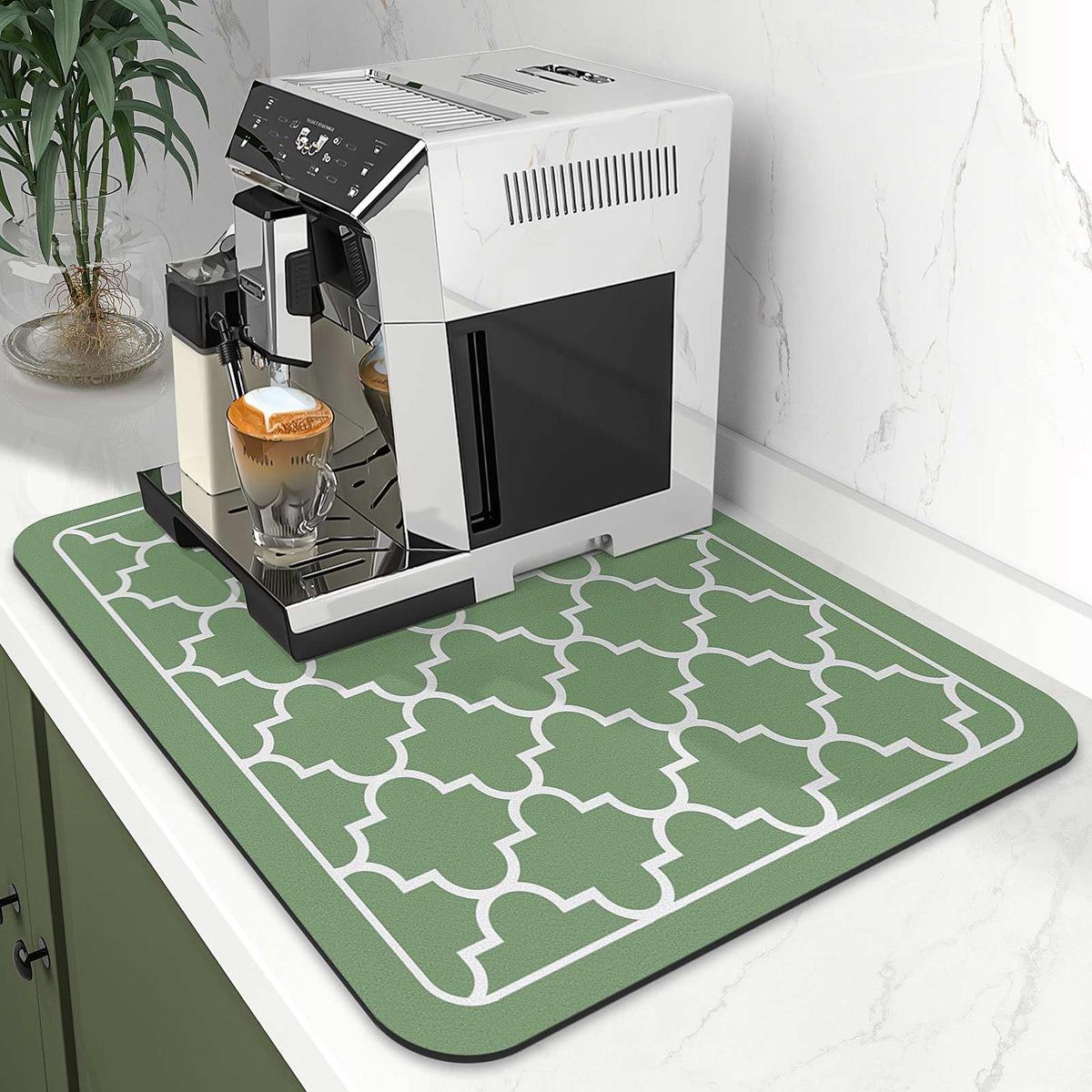 WISELIFE four-leaf-pattern mat adds style while drying dishes efficiently.