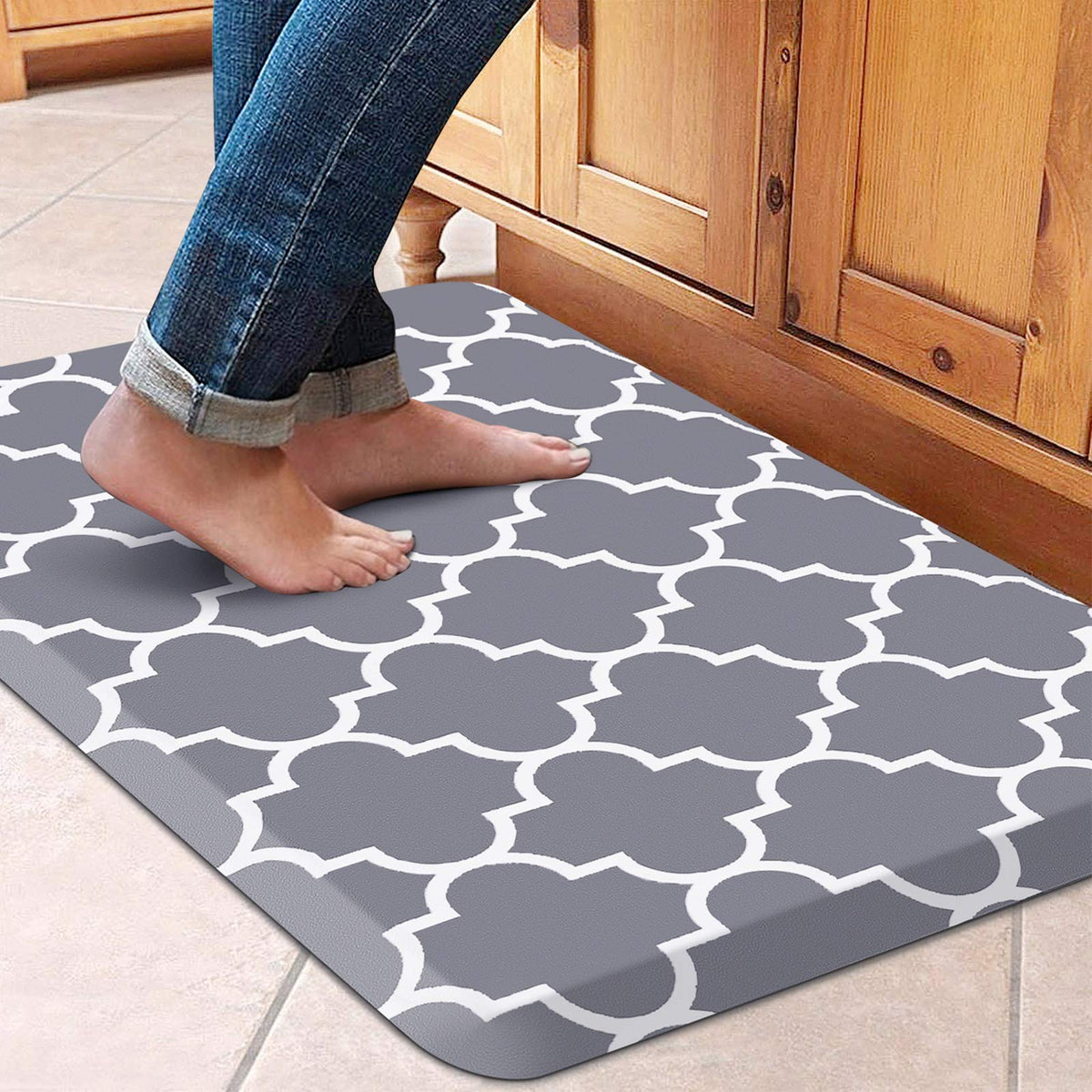 WISELIFE kitchen mat anti-fatigue grey cushions feet during long meal prep.