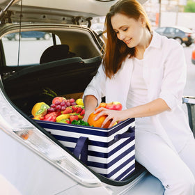 WISELIFE water-resistant fabric protects contents during shopping and outdoor trips.