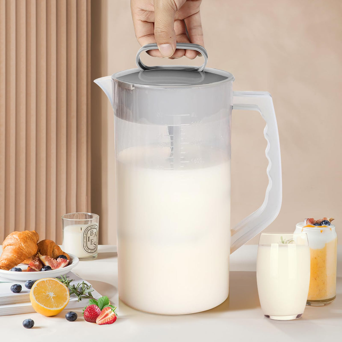 WLKSTS multifunction beverage pitcher ideal for shakes and juices.