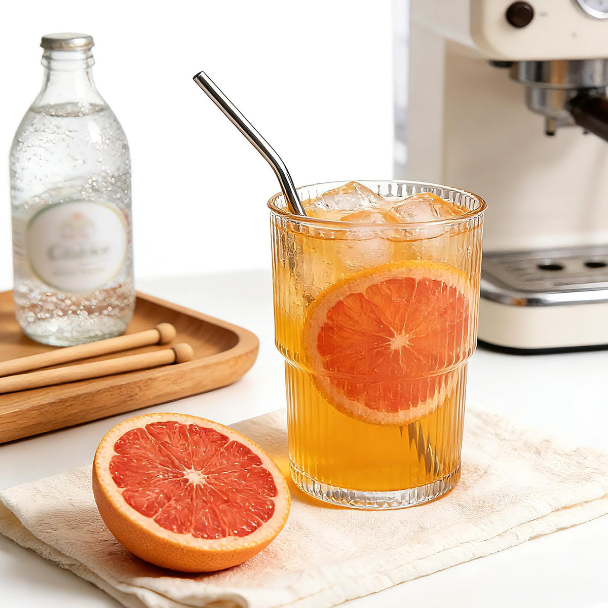 Woaiwo-q ribbed tumbler fits car cup holders, ideal for travel.