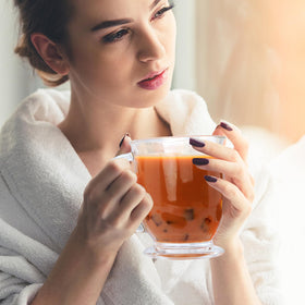 Woaiwo-q elegant glass mug set enhances table presentation.