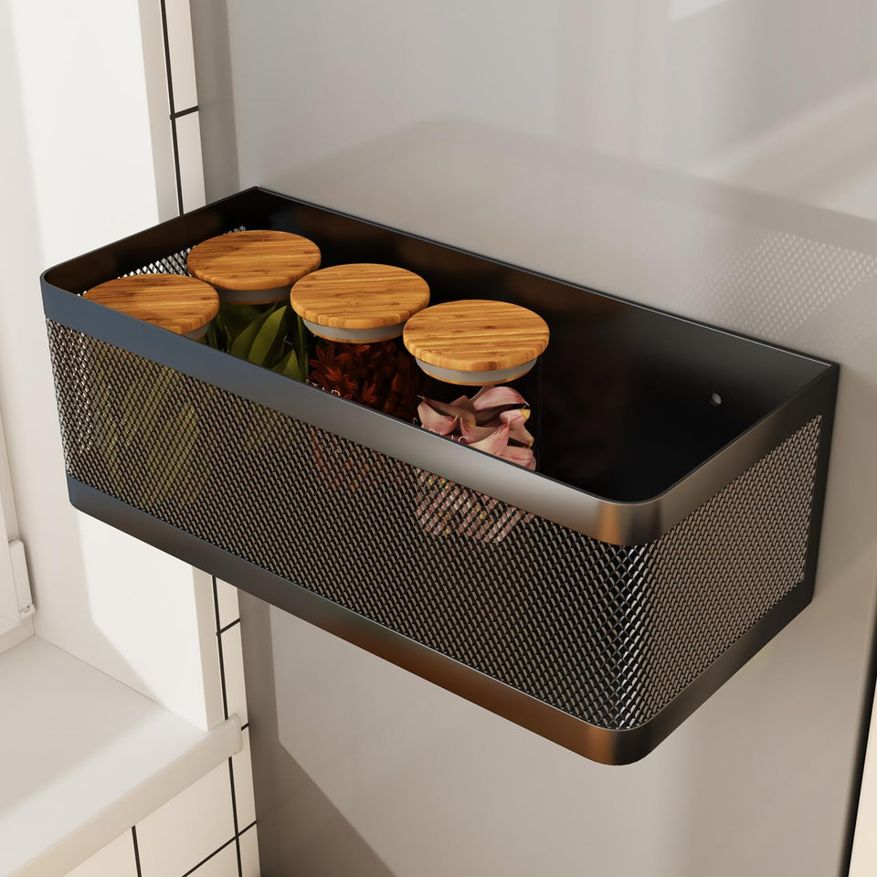 WOCHUANGSI magnetic shelf on fridge edge keeps spices neatly organized and within reach.