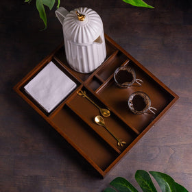 WOLFF 34oz capacity carafe, versatile for tea, water, or juice.