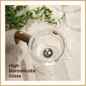 Full capacity 800 ml supports multi-cup servings.