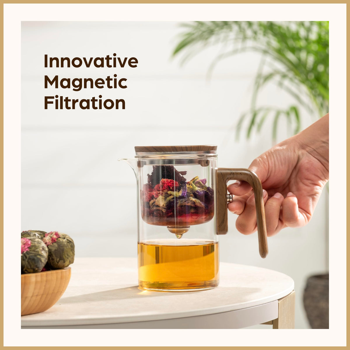 WOLTBLOOM Enchanti Tea Pot: heat-resistant handle for safe pouring.