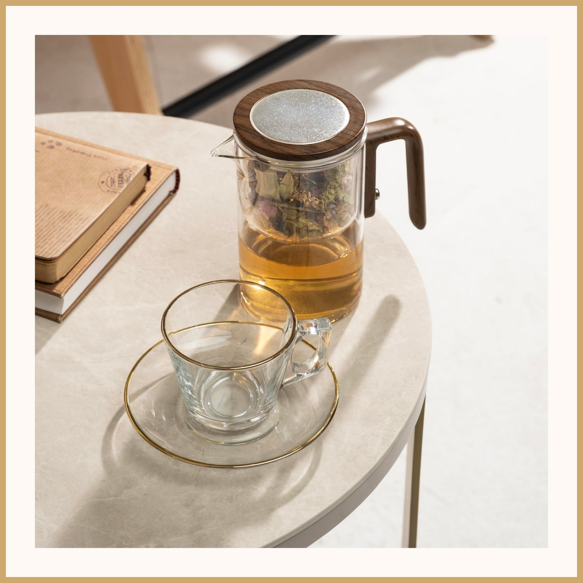 Crystal-clear glass boosts visual tea rituals and blooming moments.