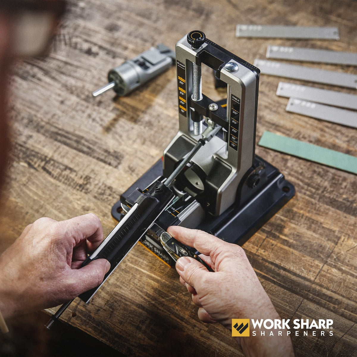 Small pen knives sharpened accurately with 15–30° settings