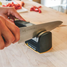 Edge finishing with Work Sharp Pull Through on a stable rubber base.