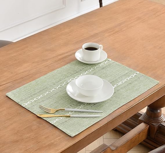 Wracra cotton linen placemats offer easy care and machine washable practicality
