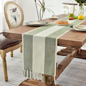 Wracra runner on wedding or party tables for a refined rustic look