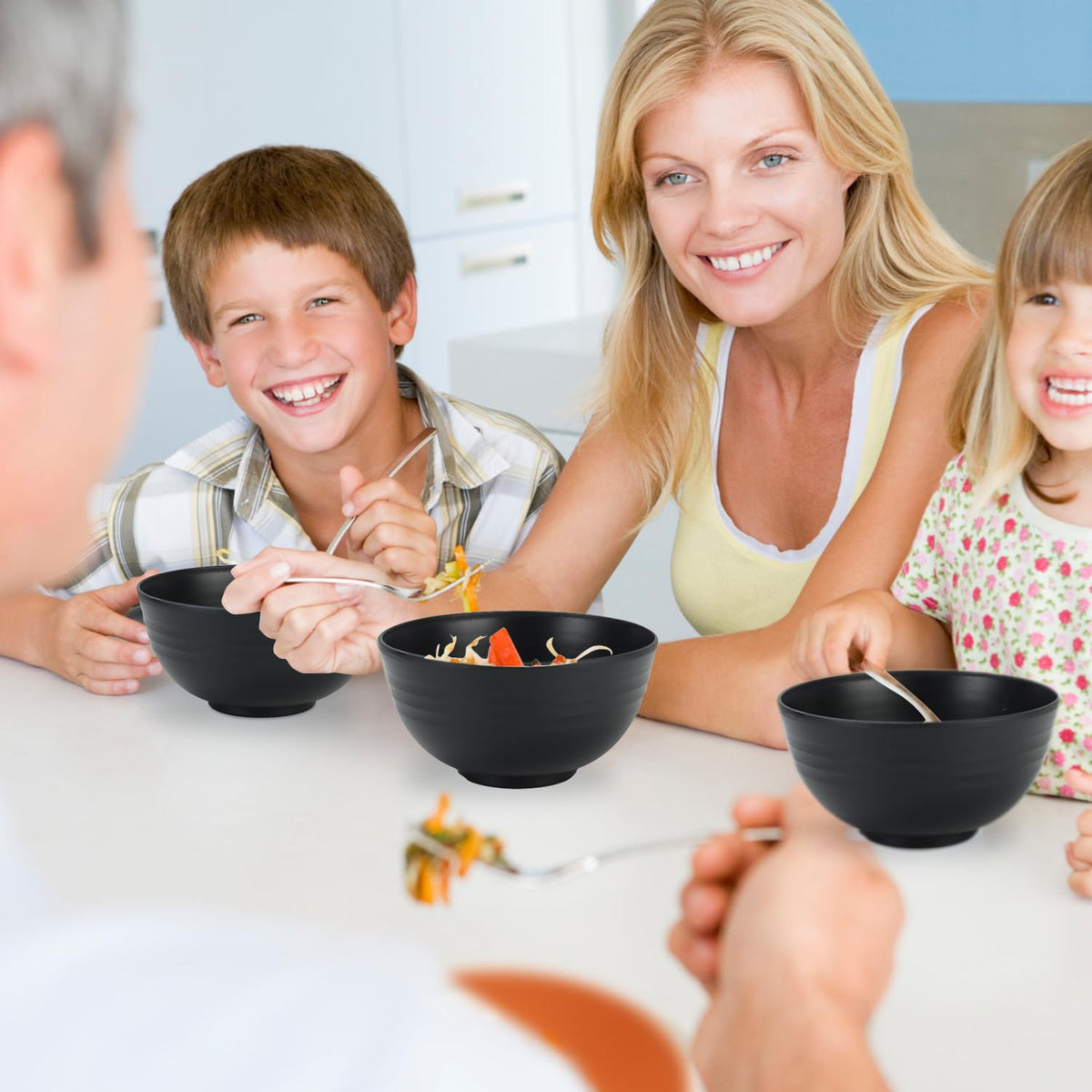 Ideal for indoors and outdoors, from kitchen tables to picnics.