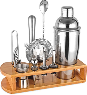 Wukuna cocktail shaker 24oz for precise mixing and smooth pours.