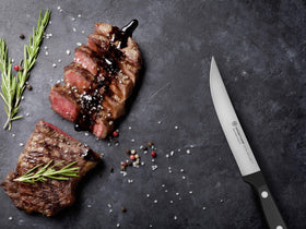 Ergonomic WÜSTHOF Gourmet handles provide comfortable daily use.
