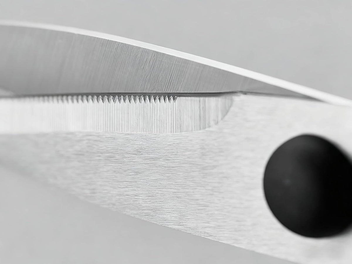 Wustoff ergonomic non slip handles provide secure comfortable grip