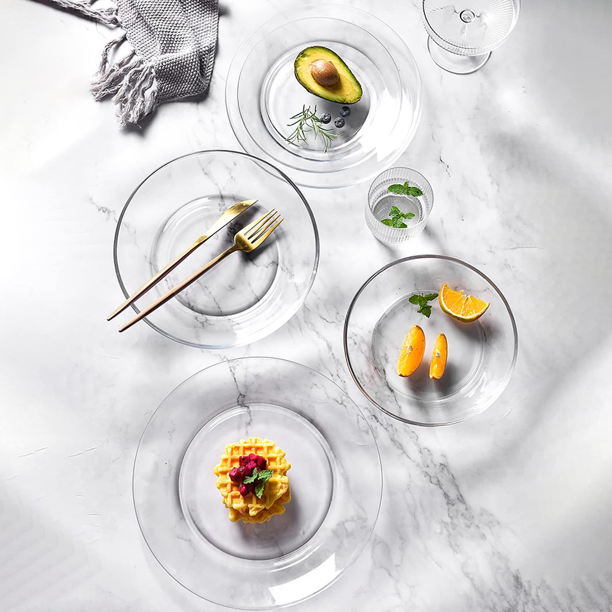 WUWEOT close-up of the 7.5-inch glass dessert plate surface.