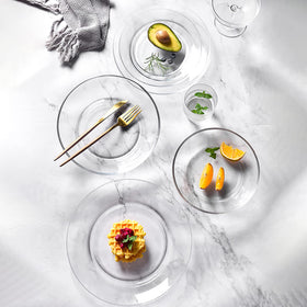 WUWEOT close-up of the 7.5-inch glass dessert plate surface.