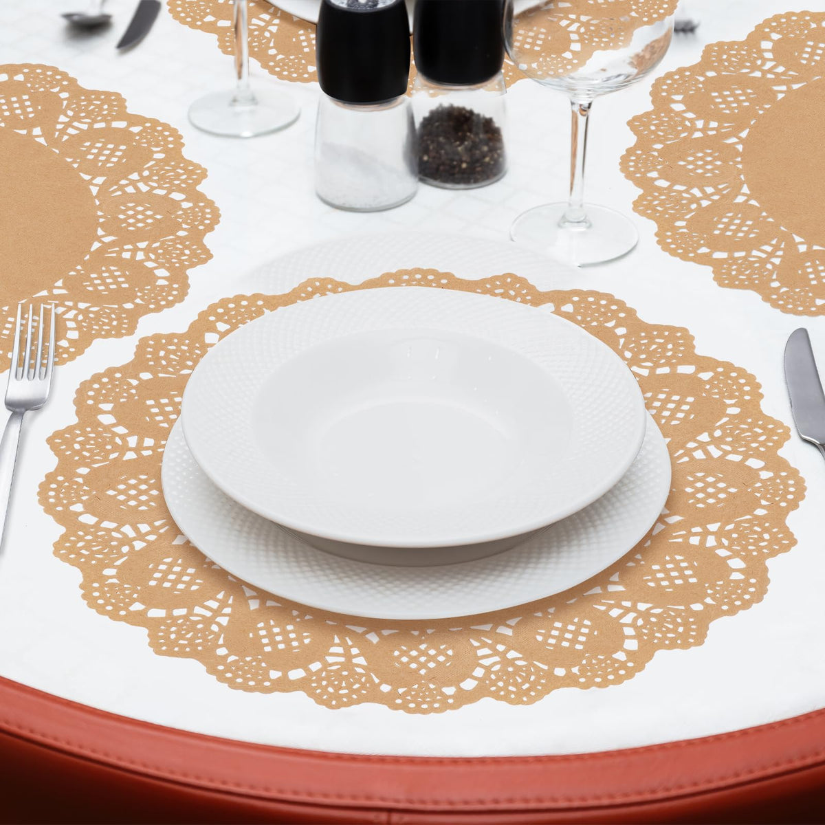 WYTAOHZL disposable lace doilies 12-inch round for DIY decor.