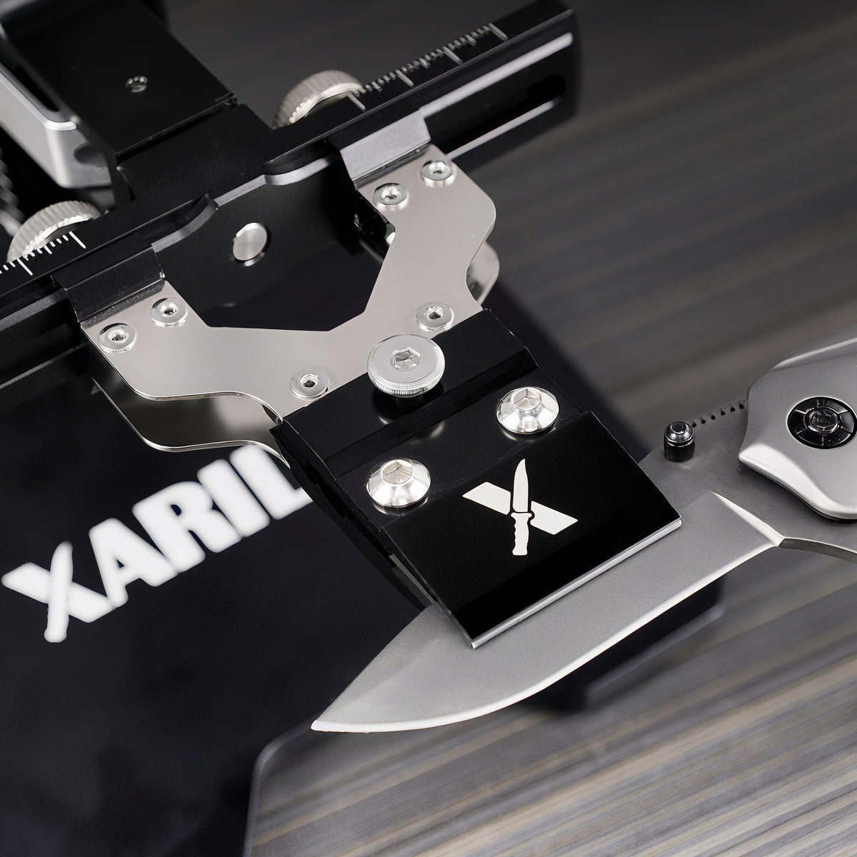 XARILK adjustable knife clamp provides a secure, customizable grip for various blade shapes.
