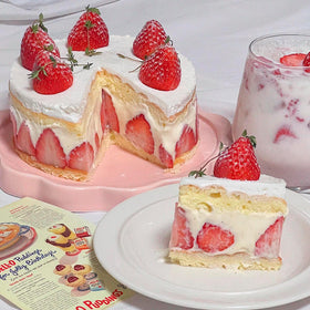 Xcake Lcook chocolate-ready strawberry mold for elegant edible gifts.