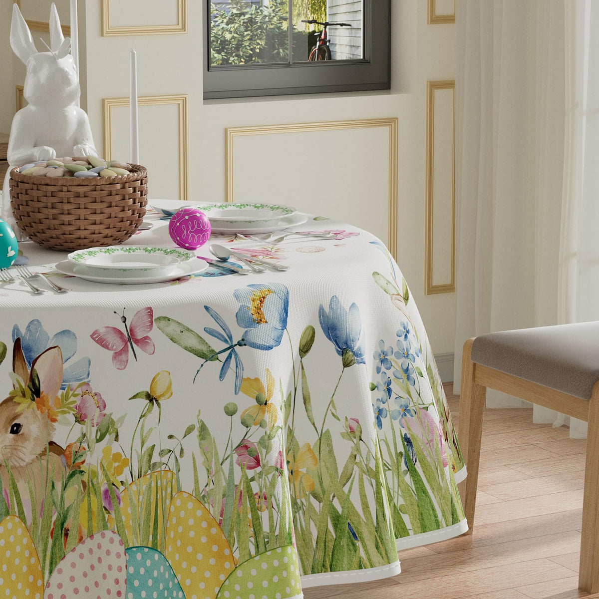 XCHI round tablecloth creates elegant dining ambiance for indoor and outdoor gatherings