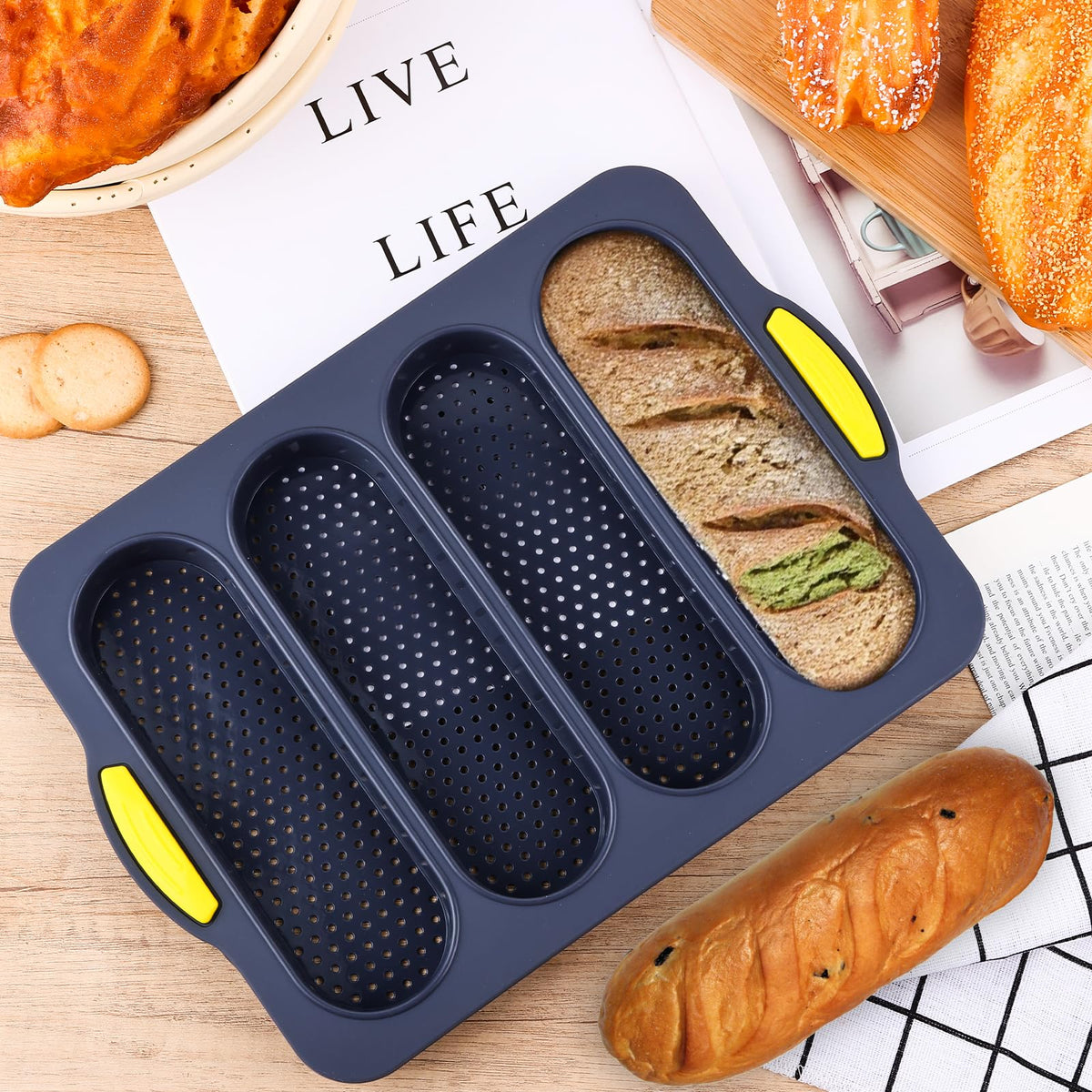 XenMee home bakery pan ideal for making bread and rolls.