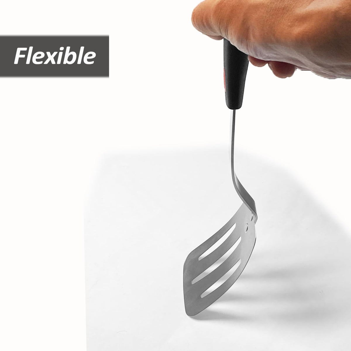 XiaoZu cast-iron skillet-friendly spatula provides sturdy lifting with control