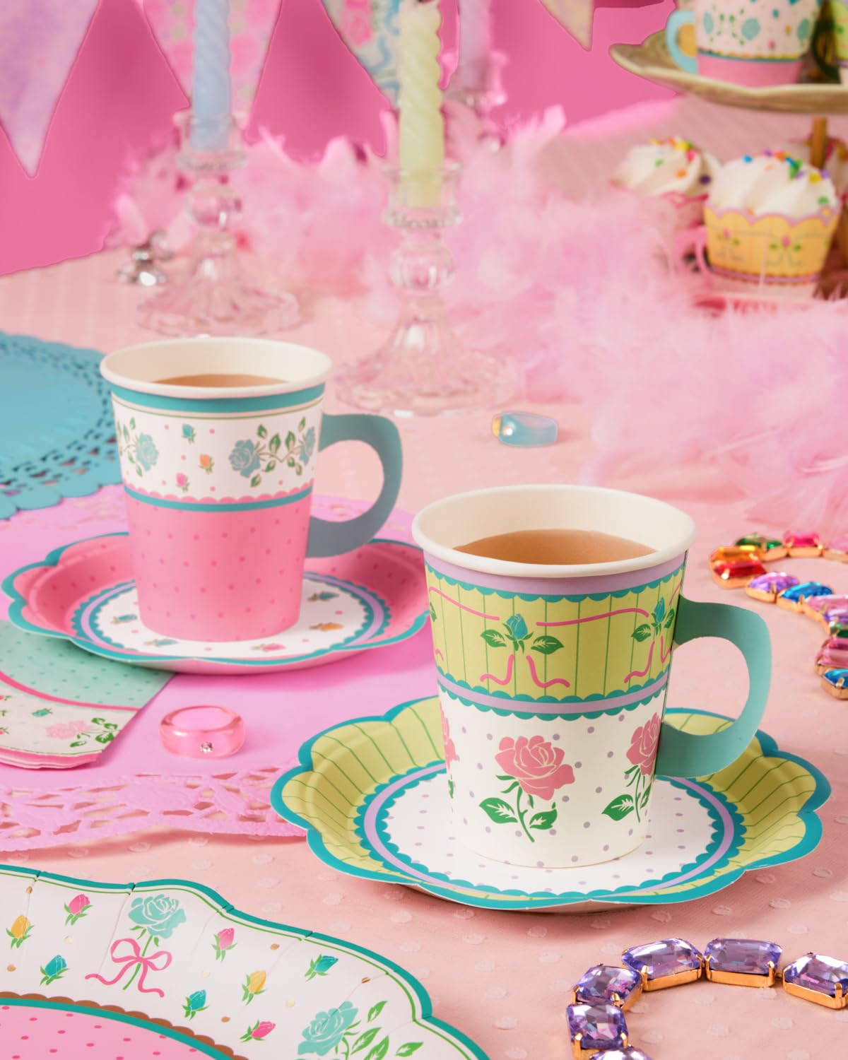 xo, Fetti four floral patterns decorate tables beautifully