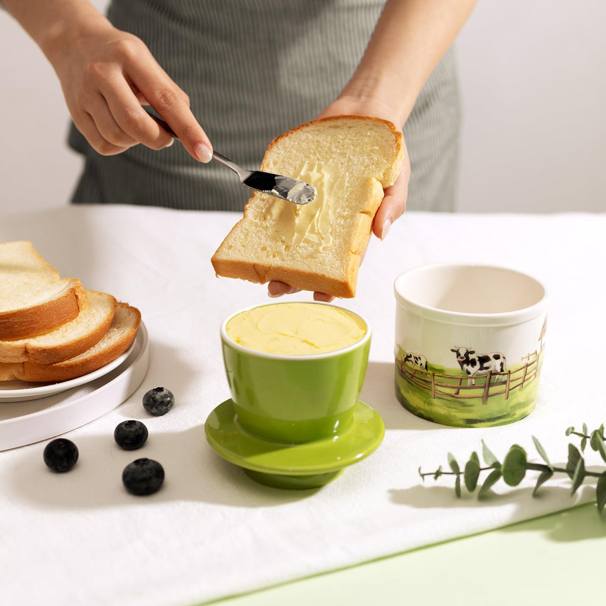 XRBEOU durable glazed ceramic is dishwasher safe and long-lasting.