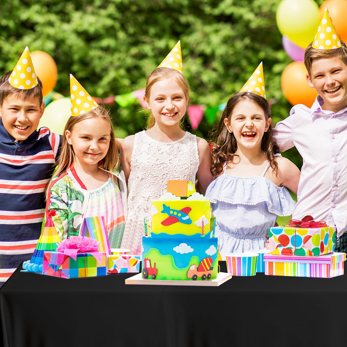 XSEINO easy-cleanup tablecloth with roll-up disposal simplifies post-event cleanup.