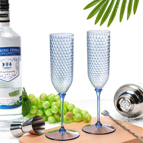 XUWAIDSGN diamond-pattern plastic champagne glasses add visual elegance.