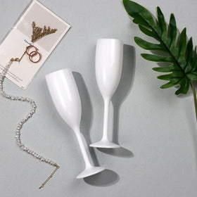 XUWAIDSGN 21 cm tall flute showcases sparkling beverages beautifully.