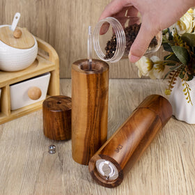 XWXO acacia grinders gift-ready packaging suits cooking enthusiasts.