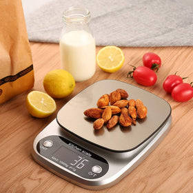 Yaguar Fance accurate 10kg scale front view with a clear readout for quick ingredient checks.