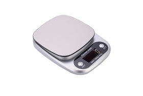 Yaguar Fance stainless steel platform offers a durable, easy-to-clean weighing surface.