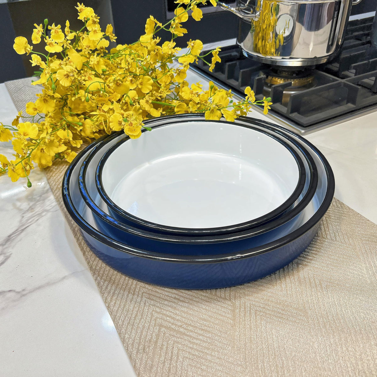 YAMMI TREE enamel pans suitable for roasting vegetables and desserts with even browning.