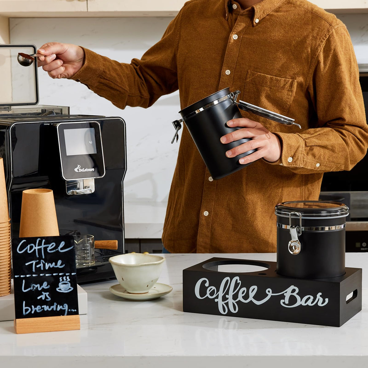 Yangbaga canister with transparent lid lets you monitor contents.