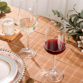 YANGNAY seamless-design glass with stable base, reduces tipping during gatherings