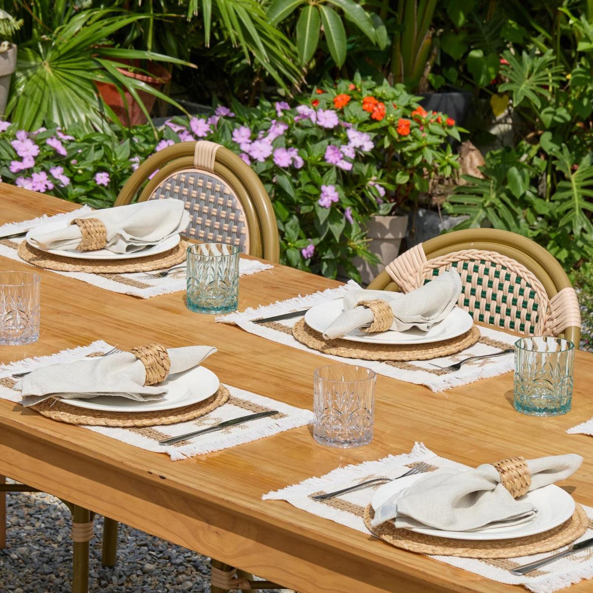 YANGQIHOME tassel-detail placemats highlighting natural materials and handcrafted charm.