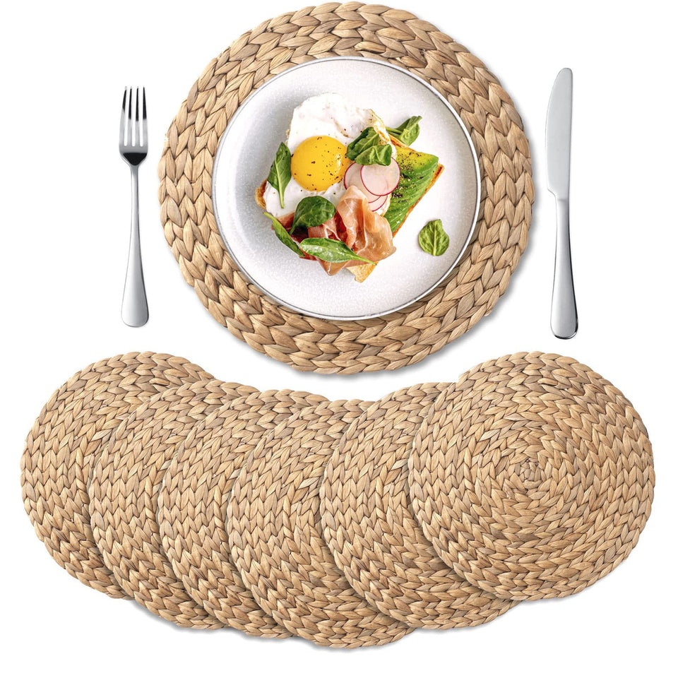 YANGQIHOME round woven placemats in natural water hyacinth protect surfaces with rustic charm.