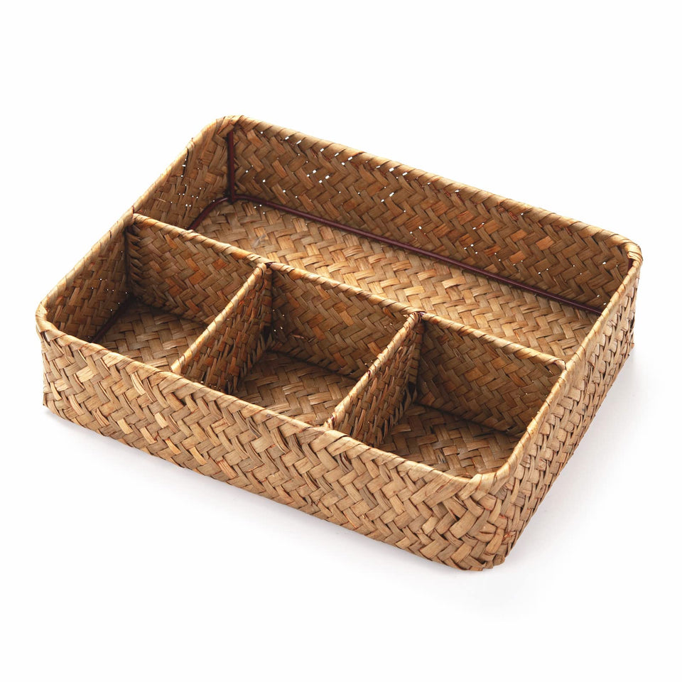 YANGQIHOME seagrass basket with divided compartments for tea bags and sugar packets.