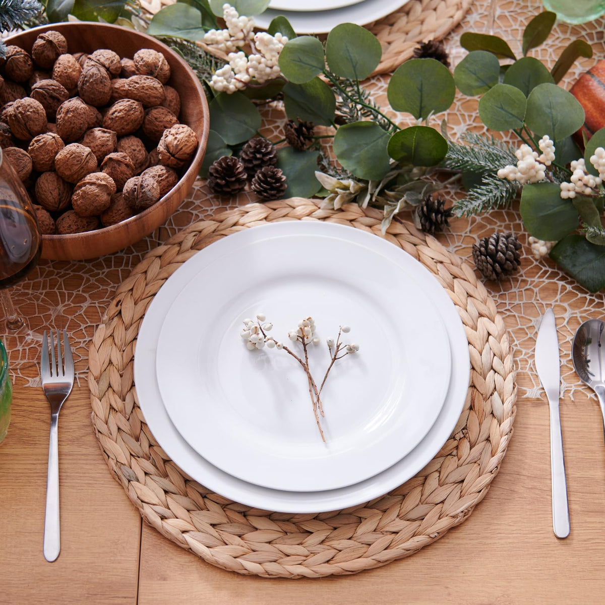 YANGQIHOME water hyacinth placemats offer non-slip stability for meals.