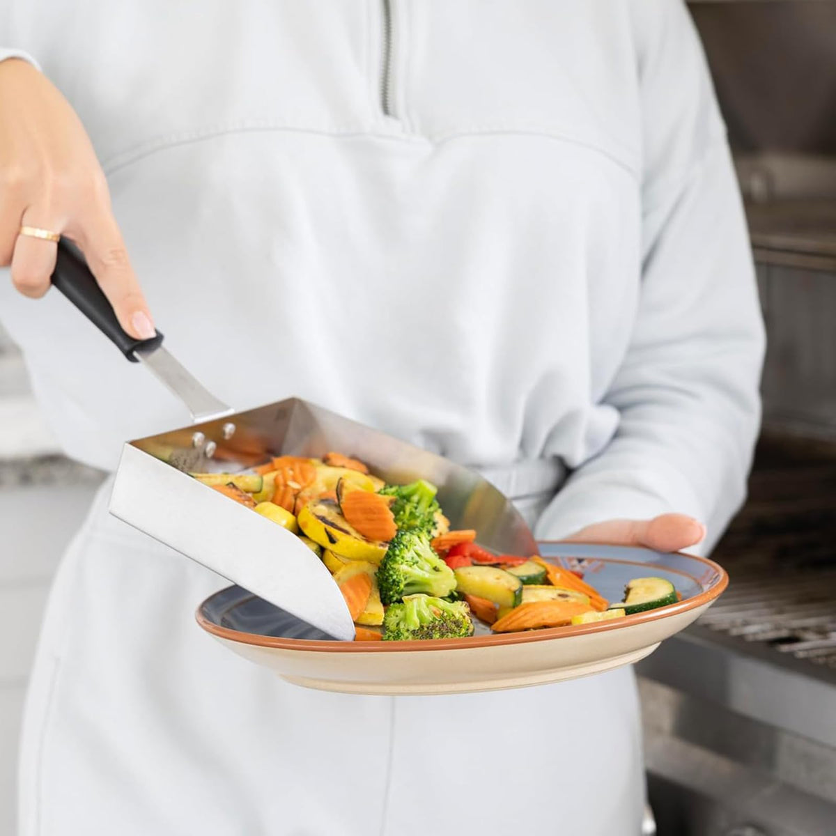 Yarlung large-batch serving spatula moves hash browns and veggies